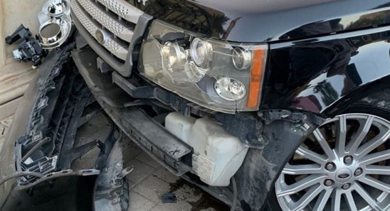 بالفيديو – “رانج” يجتاح عدداً من السيارات والمارّة