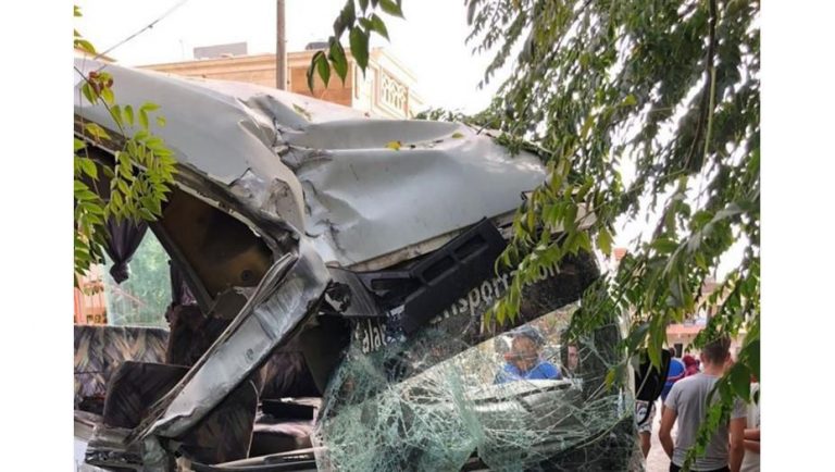 بالصّور – قتيل و١٣ جريح في حادث سير مأساوي