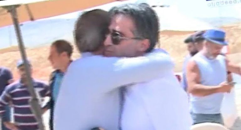 بالفيديو-وزير الطاقة يضرب من جديد… وحميّة: “ضروري إتصورونا عم نتباوس؟”