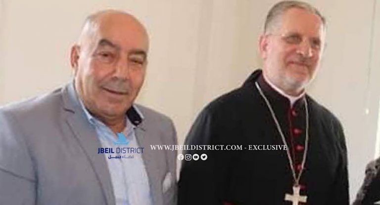 خاص-رجل الأعمال طلال المقداد معزياً المطران عون بوفاة والده