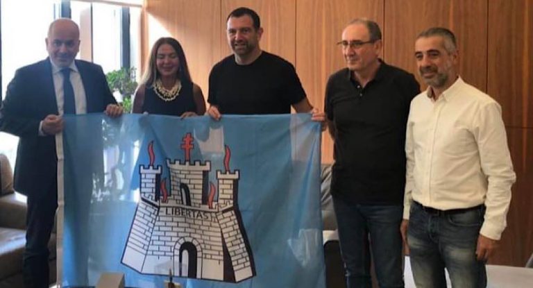 بالصّور – زيارة رئيس بلدية بونيفاسيو الفرنسيّة لبلدية جبيل بعد توقيع إتفاقية التوأمة بينهما.