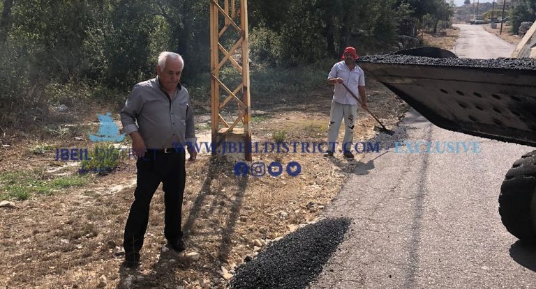 خاص – بالصّور: صيانة طريق عنّايا – مشمش ورئيس بلدية مشمش يشكر رجل الأعمال انطوان باسيل