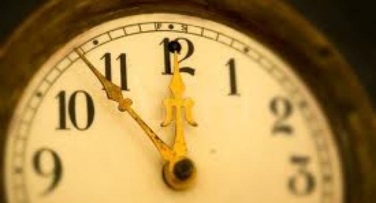 تذكير بتأخير الساعة ساعة واحدة منتصف ليل السبت – الأحد