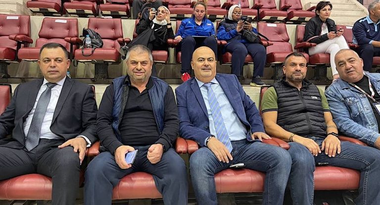 بالفيديو والصور:رئيس اللجنة الخماسية الممكلفة تسيير شؤون الكرة الطائرة ميشال ابي رميا في الأردن دعماً للمنتخب اللبناني