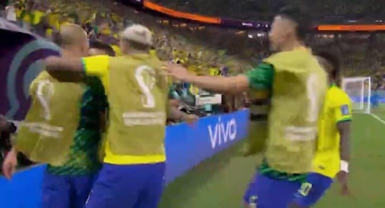 بالفيديو – كاسيميرو يسجل الهدف الأول لمنتخب البرازيل