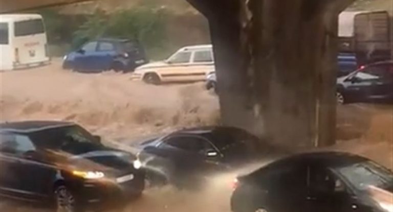 خاص – بالفيديو: الأمطار تُغرق السيارات على أوتوستراد جونية وزحمة سير خانقة