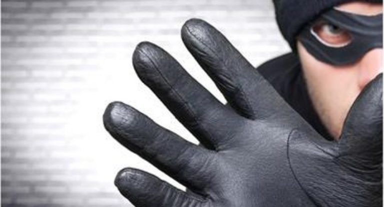 بالفيديو- عملية تشليح في وضح النهار