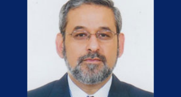 الطاشناك يقف إلى جانب الطلاب والأهالي ويقدّم أقساطاً مدرسية