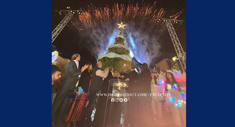 بالصور-بلدية جبيل تفتتح السوق الميلادي وزينة العيد برعاية وحضور النائب زياد الحواط