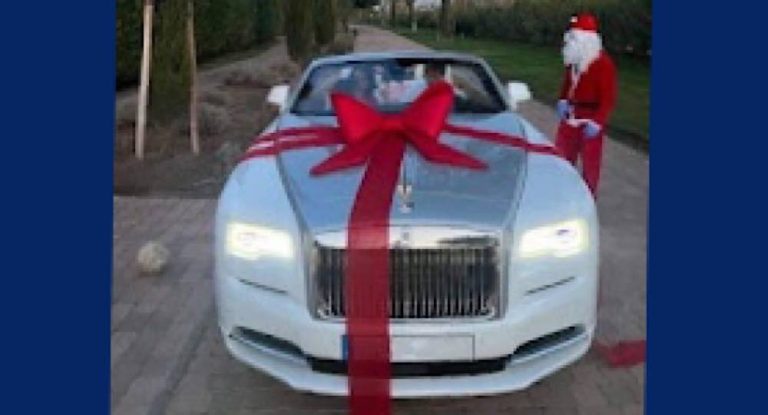 بالصورة-مفاجئة لكريستيانو رونالدو سيارة بمناسبة عيد الميلاد