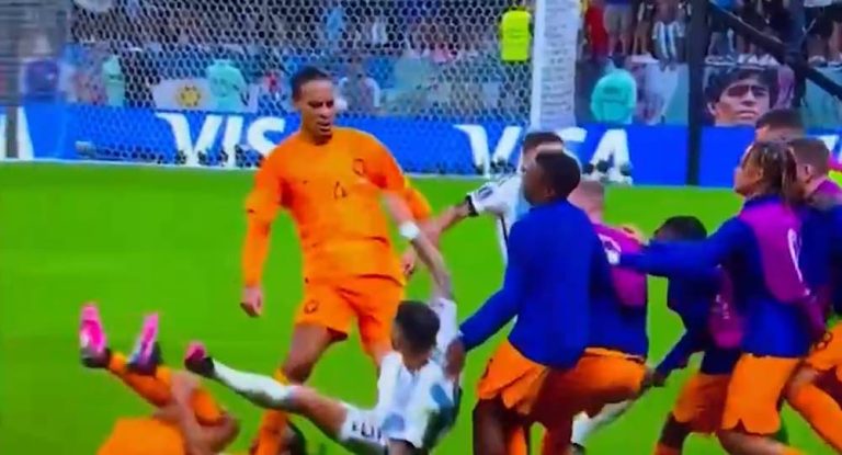 بالفيديو-مبارة الأرجنتين وهلندا اشبهة بحلبة مصارعة… حتى الان 10 بطاقات صفراء