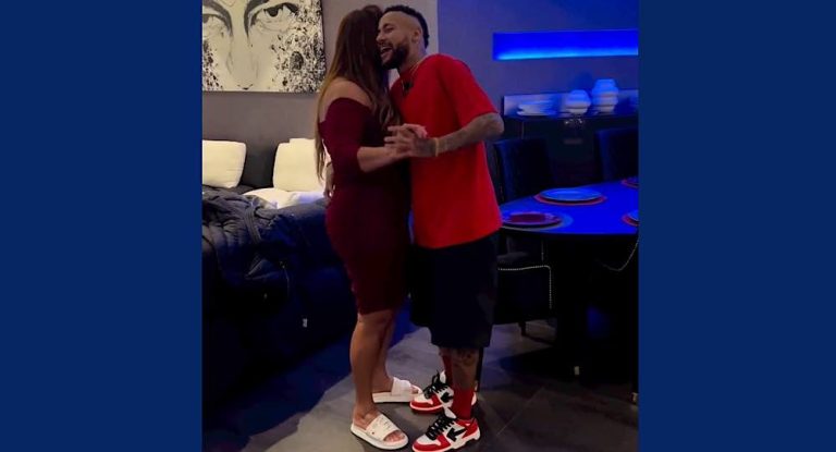 فيديو لنيمار يرقص مع والدته