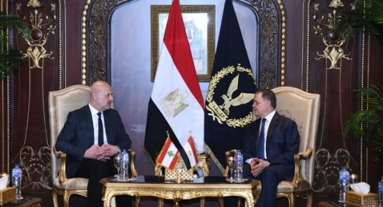 مولوي اجتمع مع نظيره المصري في القاهرة والبحث على تعزيز قنوات الإتصال بين البلدين