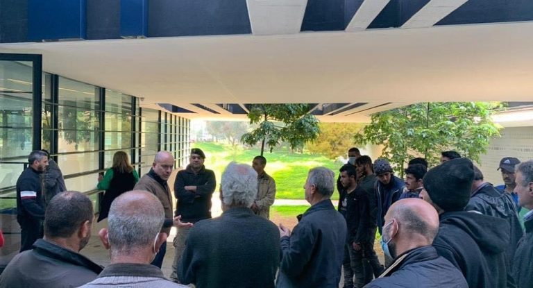 معايدة مالية من رئيس بلدية جبيل لعمّال النظافة