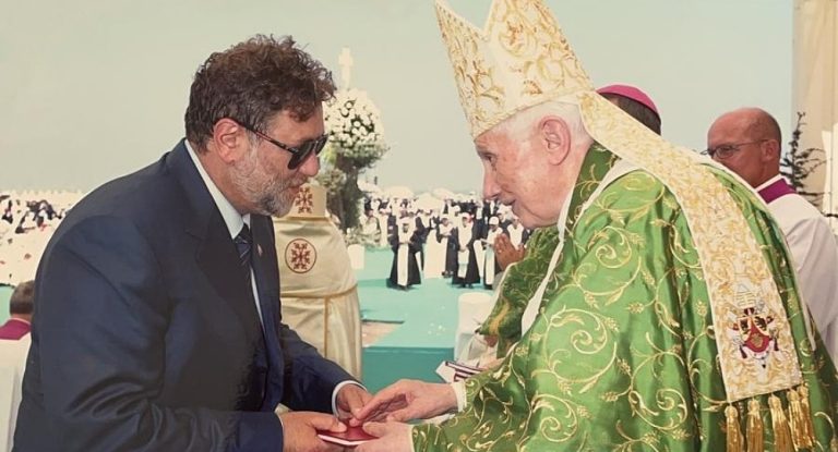 افرام برحيل البابا: “رحل رجل الأمل والرجاء”