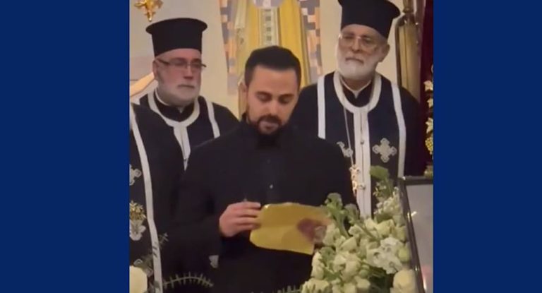 فيديو مؤثر..جورج جونيور يُبكي المعزّين في عزاء شقيقه:”كسرتنا وكسرت قلب بيّك يا وديع”