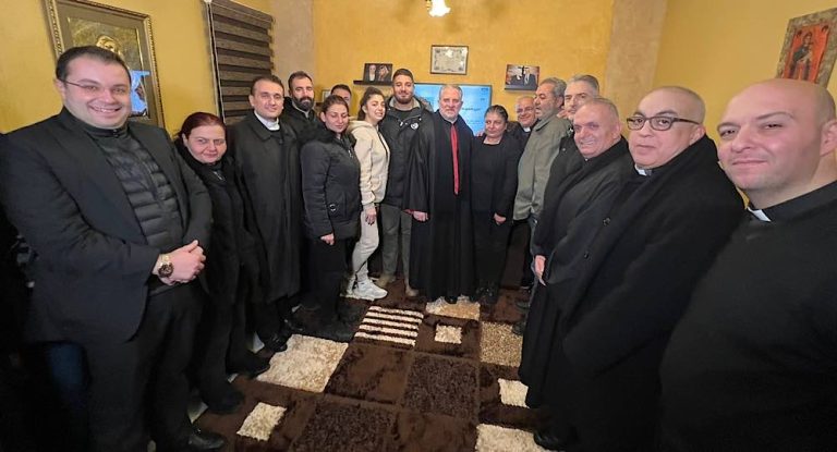 المطران عون يهنئ ويليم نون وعائلته على عودته سالماً