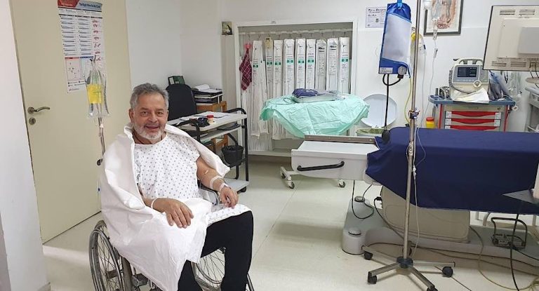 صرخة مؤثرة من الممثل اسعد رشدان بعد خروجه من المستشفى …وهذا ما حصل !