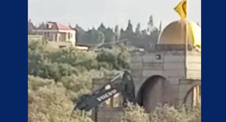 بالفيديو- بعد إهانة وشتم عناصر قوى الأمن وبكركي.. هدم البناء المخالف في طرابلس!