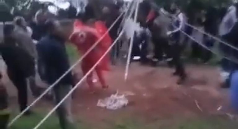 بالفيديو: سقوط امراة في بئر ومحاولة إنقاذها منذ اكثر من ساعتين ونصف