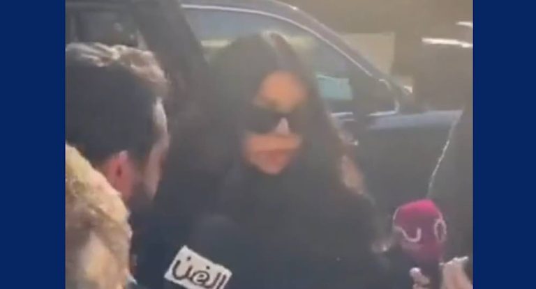 بالفيديو – ردةّ فعل قوية من هيفا وهبي في عزاء وسّوف.. “Interview بالعزاء معقول”؟