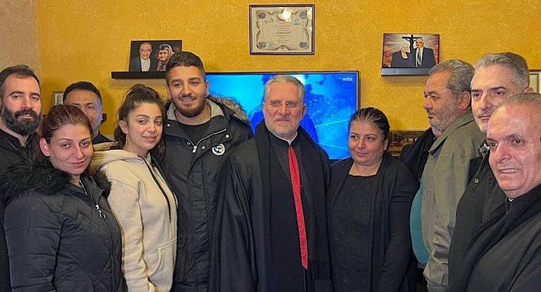 خاص – نون وعائلته في بكركي غداً