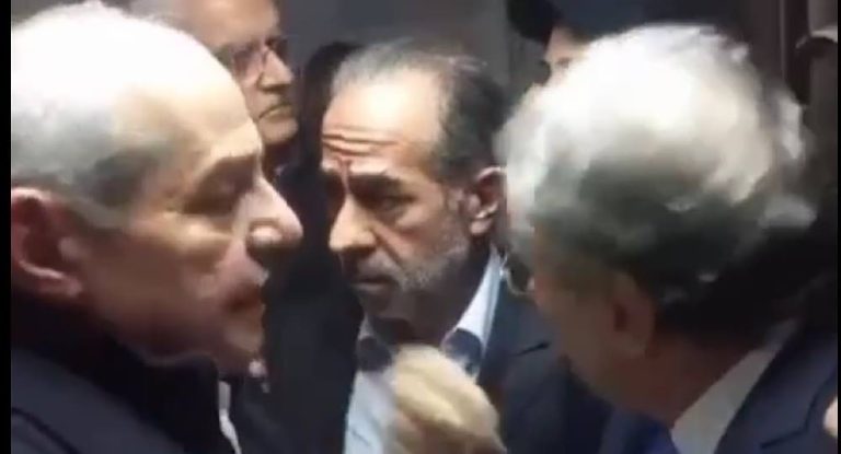 بالفيديو من داخل مكتب وزير العدل.. اعتداء وهرج ومرج بين النواب وعناصر حماية الوزير
