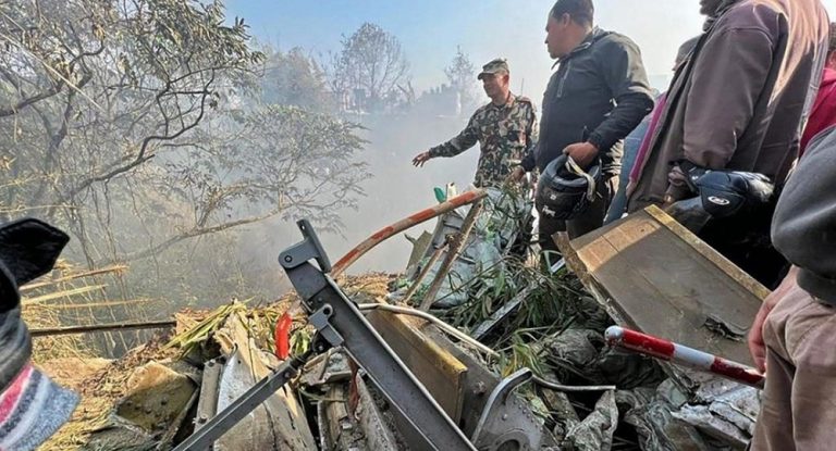 فيديو يظهر لحظات تحطّم الطائرة في النيبال وعلى متنها ٧٢ راكباً