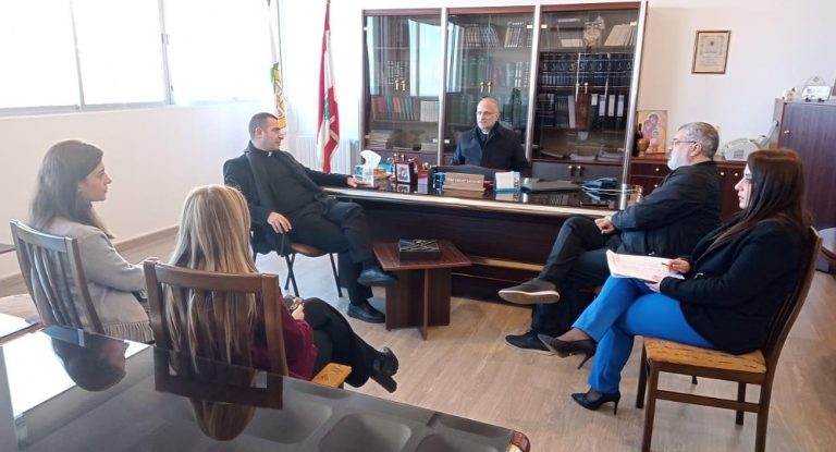 برنامج “لا تخف”خص المدارس بمنح مدرسية ضخمة