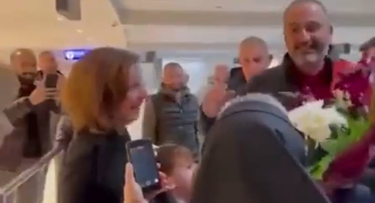 بالفيديو-لحظة وصول اللبناني باسل حبقوق الناجي بقدرة إلهية من زلزال تركيا