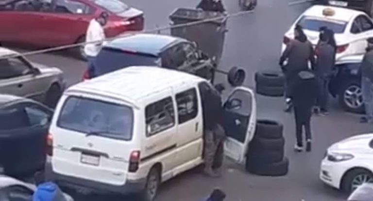 بالفيديو: قطع الطريق في الكولا احتجاجًا على الأوضاع