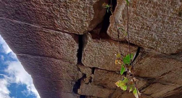 بالصور-قرار للمحافظ المكاوي منع بموجبه السير موقتا على جسر علمات الأثري