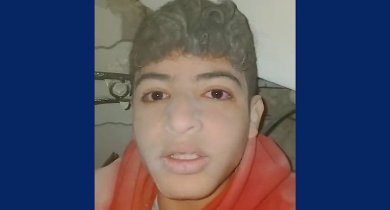 مشهد يخطف الأنفاس.. شاب عالق تحت الأنقاض يصوّر فيديو “لا أعلم إن كنت سأنجو أو أموت”