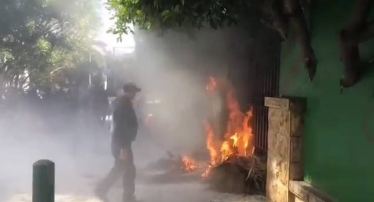 بالفيديو :حريق أمام مدخل منزل رئيس جمعية المصارف