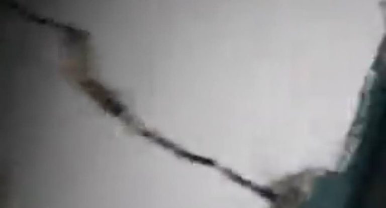 بالفيديو – تصدعات داخل منزل في طرابلس عقب زلزال تركيا الجديد