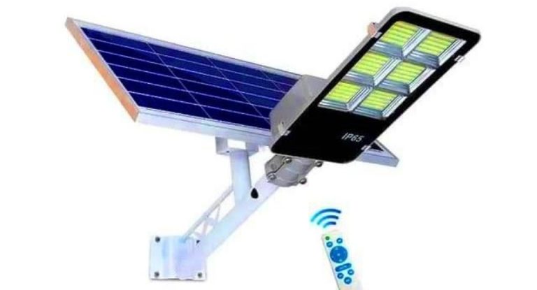 أجهزة إنارة على الطاقة الشمسية في عمشيت.