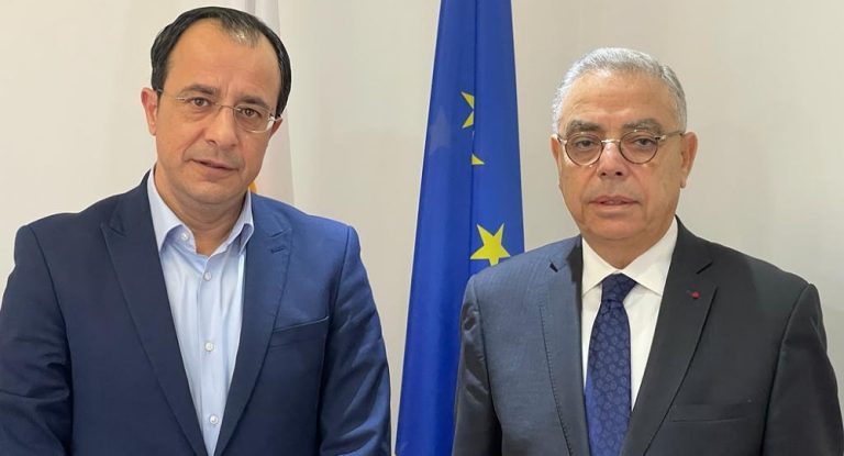 بعد مشاركته في قداس مار مارون بنيقوسيا.. كرم يلتقي الرئيس القبرصي المنتخب مع وفد من الرابطة.