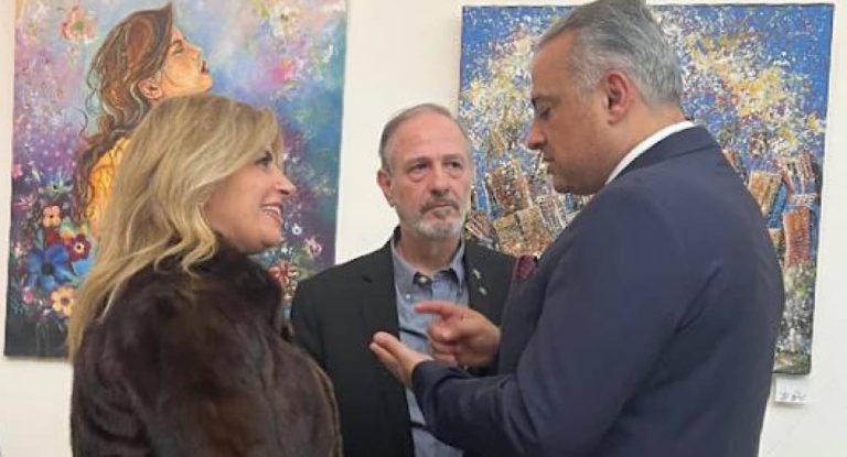 خاص-بالصور:مصممة المجوهرات فهدة سعاده تشارك في “اليوم الوطني للفن التشكيلي “وتثني على جهود وزير الثقافة