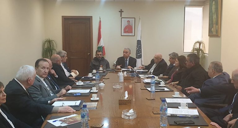 المطران أبو نجم يلتقي رئيس الرابطة المارونية في مقرّها