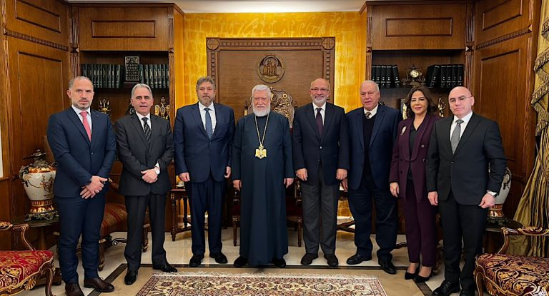 أزمات الساعة في لقاء افرام مع كاثوليكوس الأرمن الارثوذكس