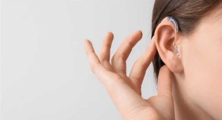 إذا كانت لديك إحدى هذه العلامات.. أنت معرض لفقدان السمع!