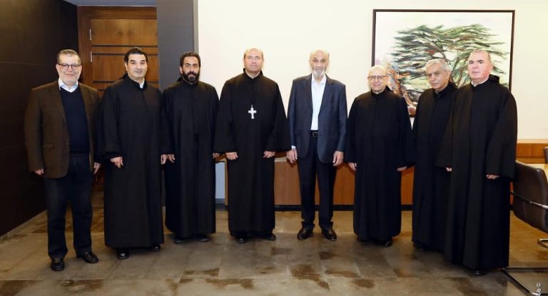 جعجع يستقبل الأباتي محفوظ والبحث في الشؤون العامة للبلاد