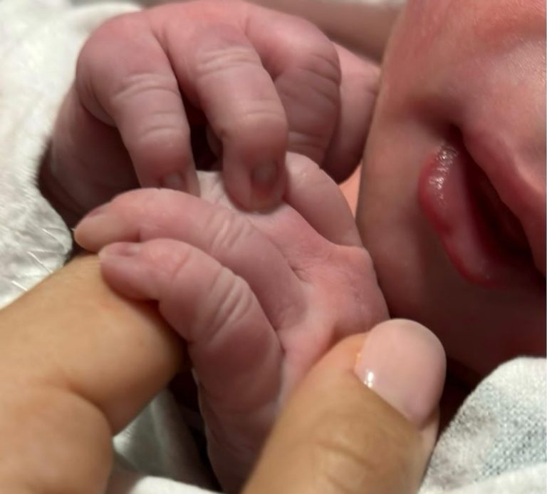 بالفيديو-فضيحة مدويّة: تزوير تواريخ متممات غذائية للاطفال!