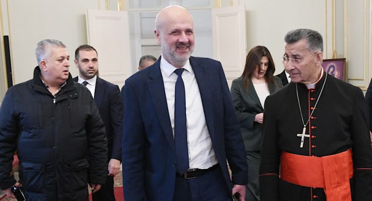 مولوي للبنان الحر : فليؤمنوا الاموال وهذا ما سأفعله