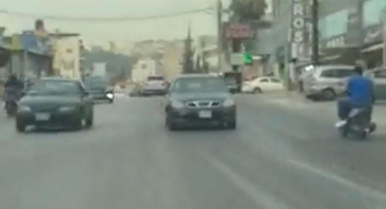 بالفيديو-في لبنان.. سائق متهوّر يقود بالإتجاه المعاكس!