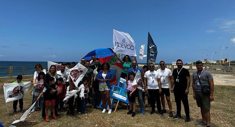 “مشروع وطن الإنسان” يشارك في صنع أكبر مجسّم سلحفاة بحرية مع كارولين شبطيني