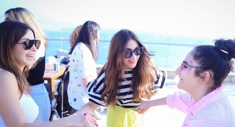 بالفيديو – نانسي عجرم تفاجئ إبنة ديما صادق في عيدها.. شاهدوا ردّة فعلها!