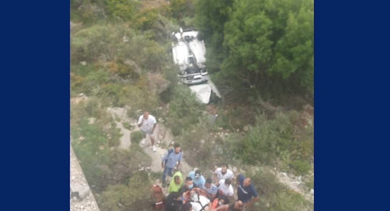 خاص -بالفيديو والصّور: لحظة تدهور سيارة سائق رالي في جبيل