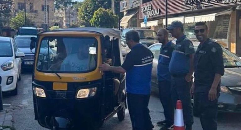 بلدية جبيل:تنبّه  أصحاب “التوك التوك” بضرورة استخدام التصاريح للجولات السياحية فقط