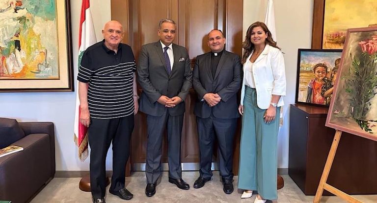 المرتضى تسلم من رئيس “إرسالية سيدة الرجاء” دعوة لحضور حفل افتتاح وتدشين المبنى الجديد للارسالية